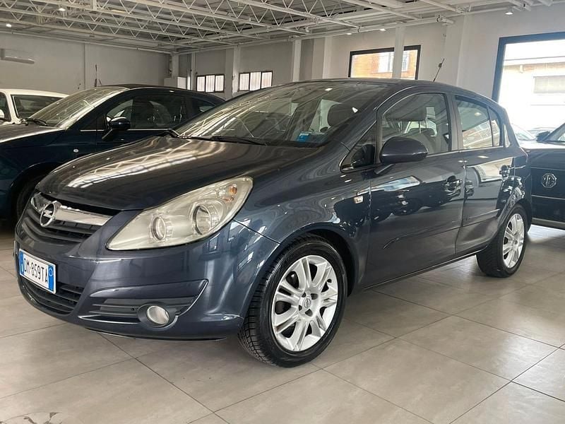Usata Opel Corsa Edition 95 CV (69 kW) 2012 Grigio Utilitaria