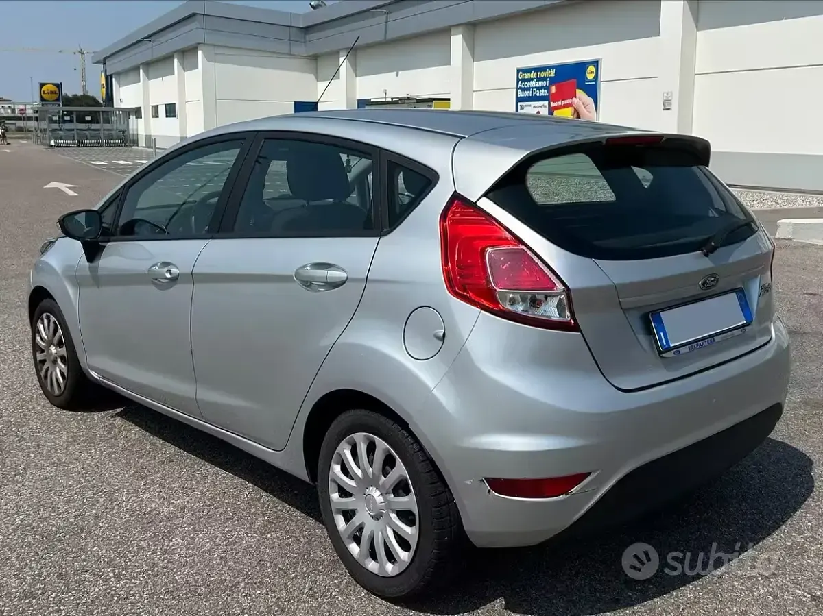 Usata Ford Fiesta Titanium 75 CV (55 kW) 2017 Grigio Utilitaria
