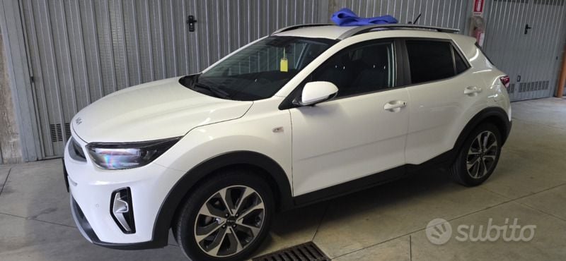 Usata Kia Stonic 100 CV (73 kW) 2021 Bianco SUV