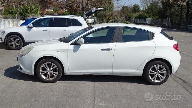 Usata Alfa Romeo Giulietta Distinctive 105 CV (77 kW) 2013 Bianco Utilitaria