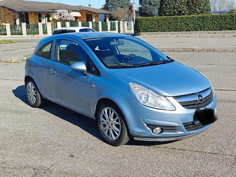 Usata Opel Corsa Edition 80 CV (58 kW) 2010 Blu/azzurro Utilitaria