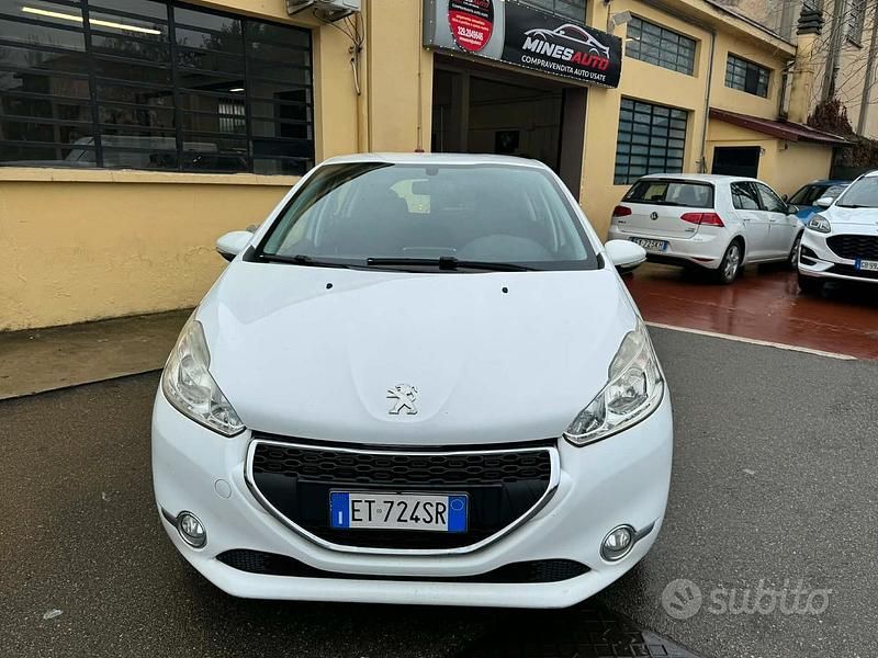 Usata Peugeot 208 95 CV (69 kW) 2014 Bianco Utilitaria