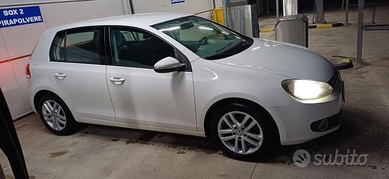 Usata VW Golf VI 105 CV (77 kW) 2010 Bianco Utilitaria