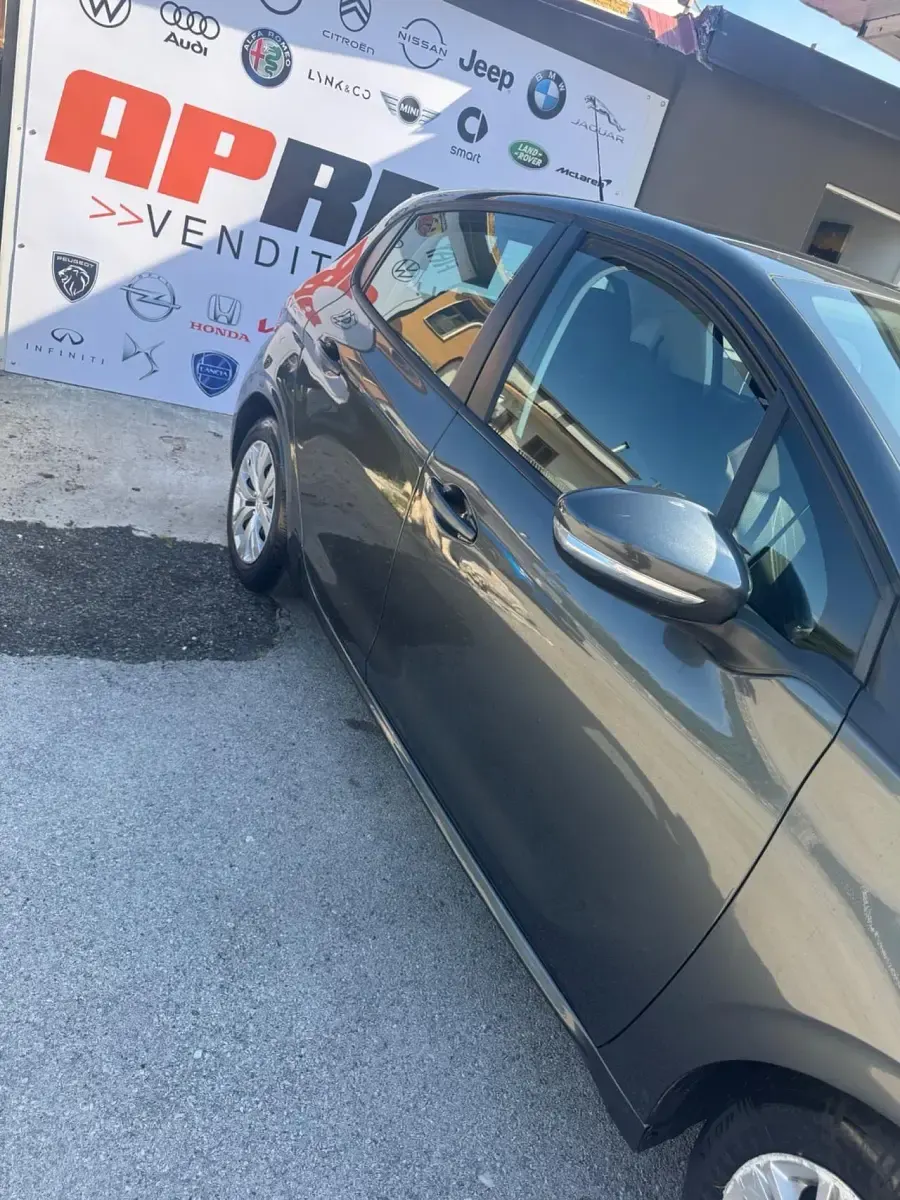 Usata Peugeot 208 Access 67 CV (49 kW) 2013 Grigio Utilitaria