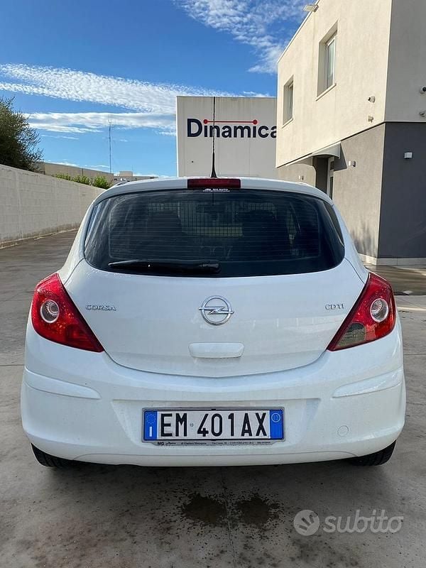 Usata Opel Corsavan 75 CV (55 kW) 2012 Bianco Utilitaria