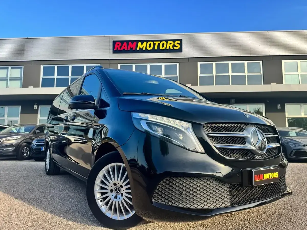 Usata Mercedes V220 Premium 190 CV (139 kW) 2019 Nero Monovolume