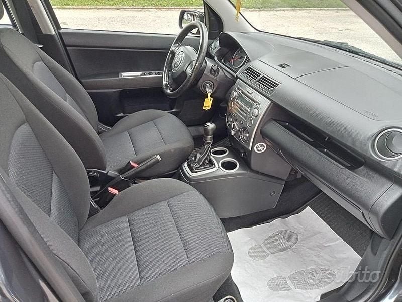 Usata Mazda 2 80 CV (58 kW) 2006 Grigio Utilitaria
