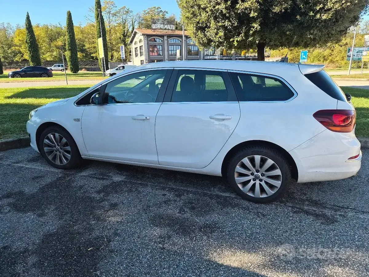 Usata Opel Astra Cosmo 140 CV (102 kW) 2015 Bianco Berlina