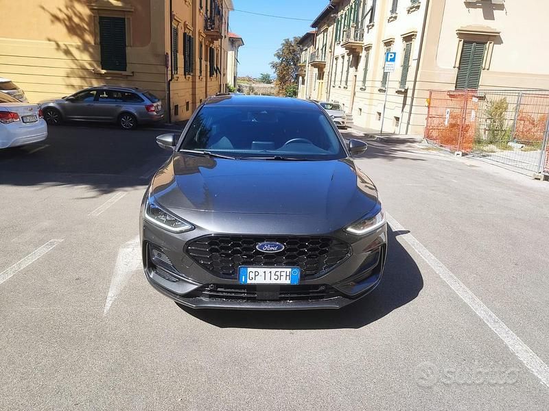 Usata Ford Focus ST-Line 125 CV (91 kW) 2023 Grigio Utilitaria