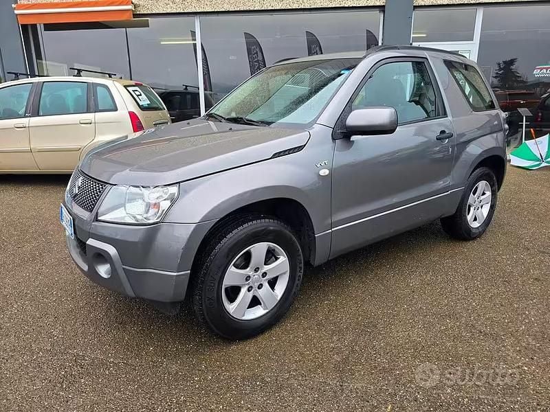 Usata Suzuki Grand Vitara 107 CV (78 kW) 2006 Grigio SUV