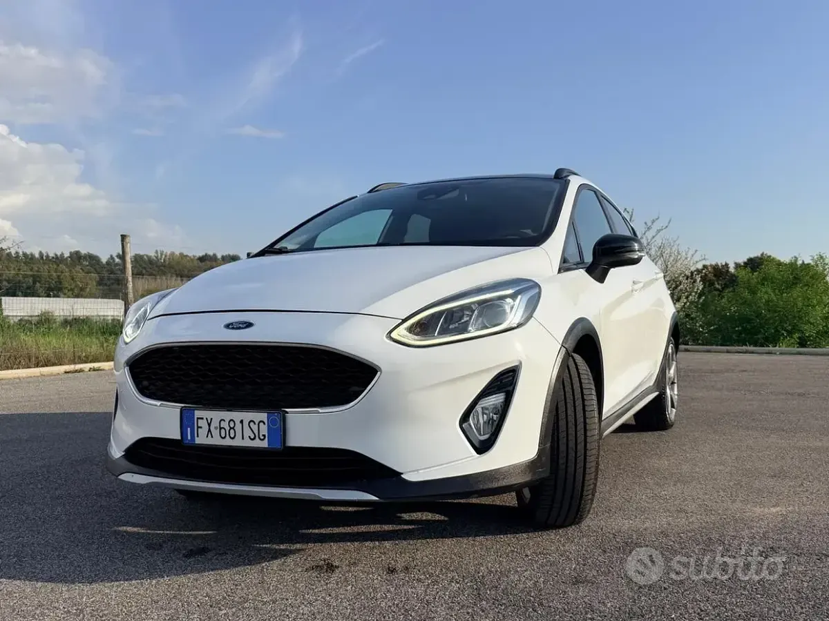 Usata Ford Fiesta Active 86 CV (63 kW) 2019 Bianco Utilitaria