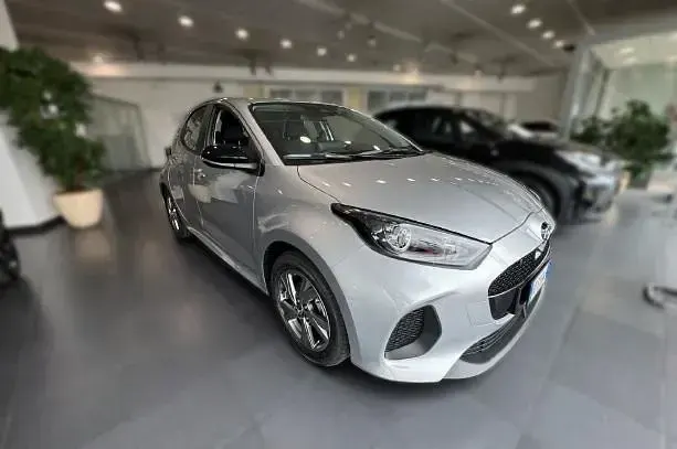Nuova Mazda 2 116 CV (85 kW) 2026 Stormy silver Utilitaria