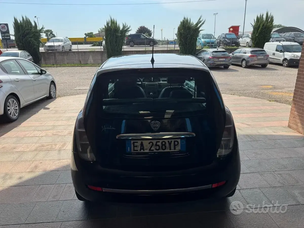 Usata Lancia Ypsilon 77 CV (56 kW) 2010 Nero Utilitaria