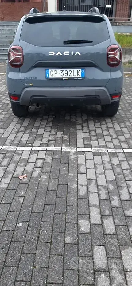 Usata Dacia Duster Journey 101 CV (74 kW) 2023 Grigio SUV