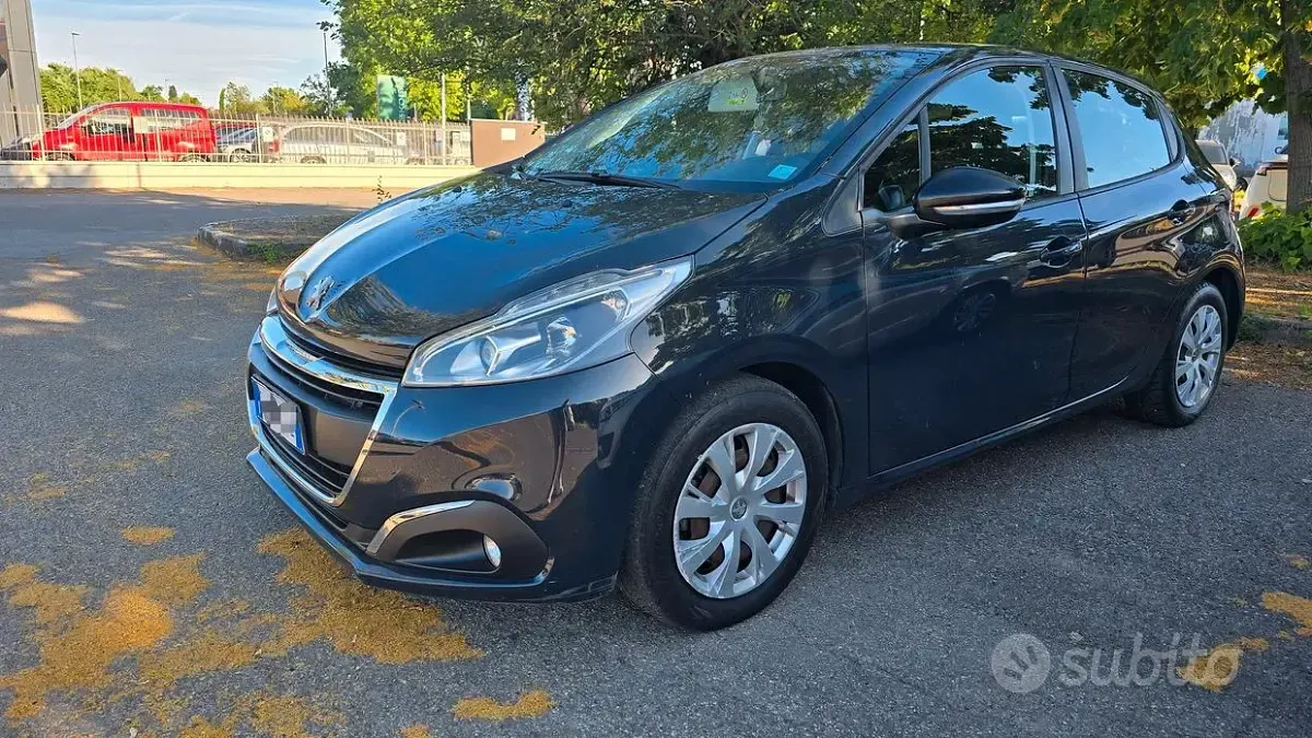 Usata Peugeot 208 68 CV (50 kW) 2018 Nero Utilitaria