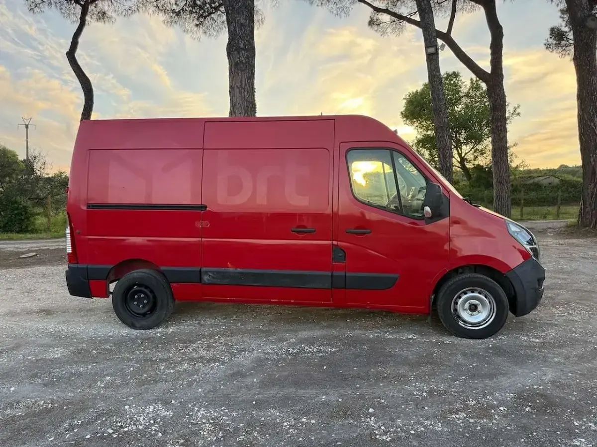 Begagnad Opel Movano 136 HK (100 kW) 2021 Röd Van