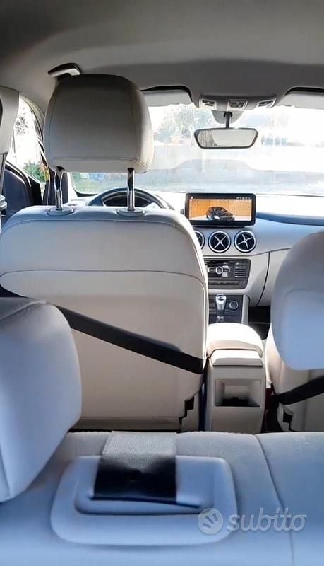 Usata Mercedes B200 136 CV (100 kW) 2015 Nero Utilitaria