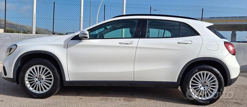 Usata Mercedes GLA180 Business 122 CV (89 kW) 2019 Bianco SUV