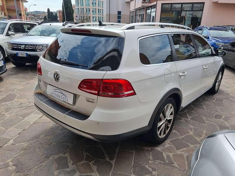 Usata VW Passat Alltrack Business 140 CV (102 kW) 2013 Bianco Station wagon