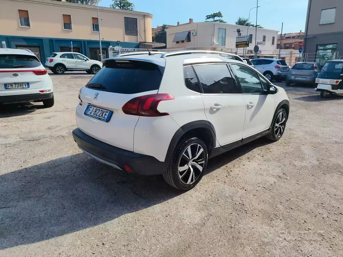 Usata Peugeot 2008 Allure 99 CV (72 kW) 2017 Bianco SUV