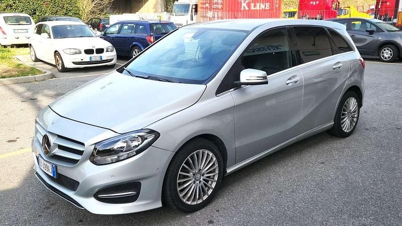 Usata Mercedes B160 Premium 90 CV (66 kW) 2015 Argento Monovolume