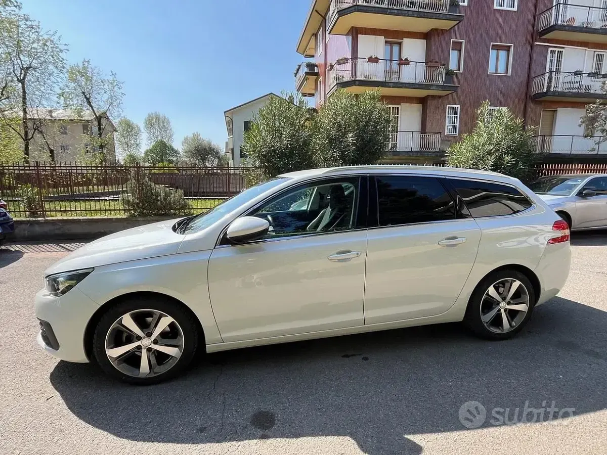 Usata Peugeot 308 SW S 131 CV (96 kW) 2019 Station wagon