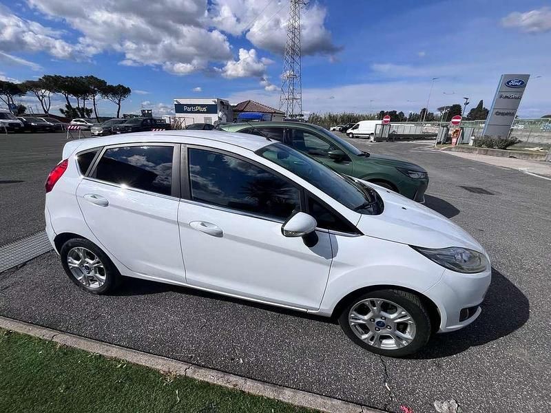 Usata Ford Fiesta Titanium 95 CV (69 kW) 2016 Bianco Berlina