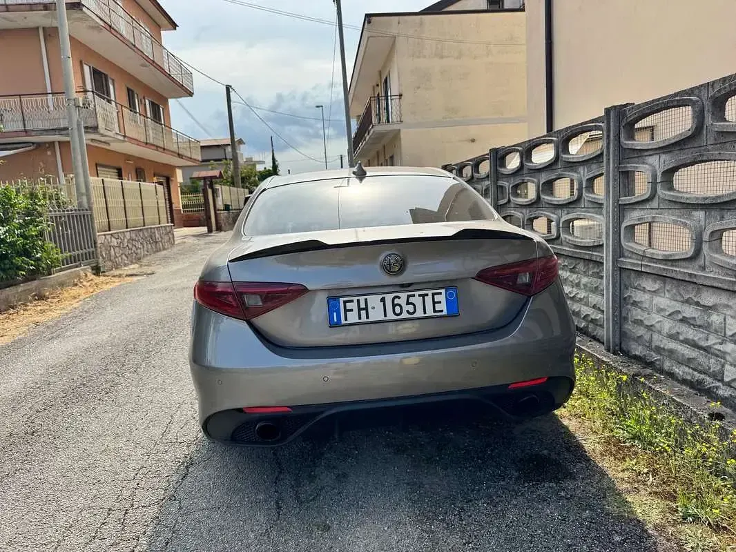 Usata Alfa Romeo Giulia Veloce 211 CV (155 kW) 2017 Grigio Berlina