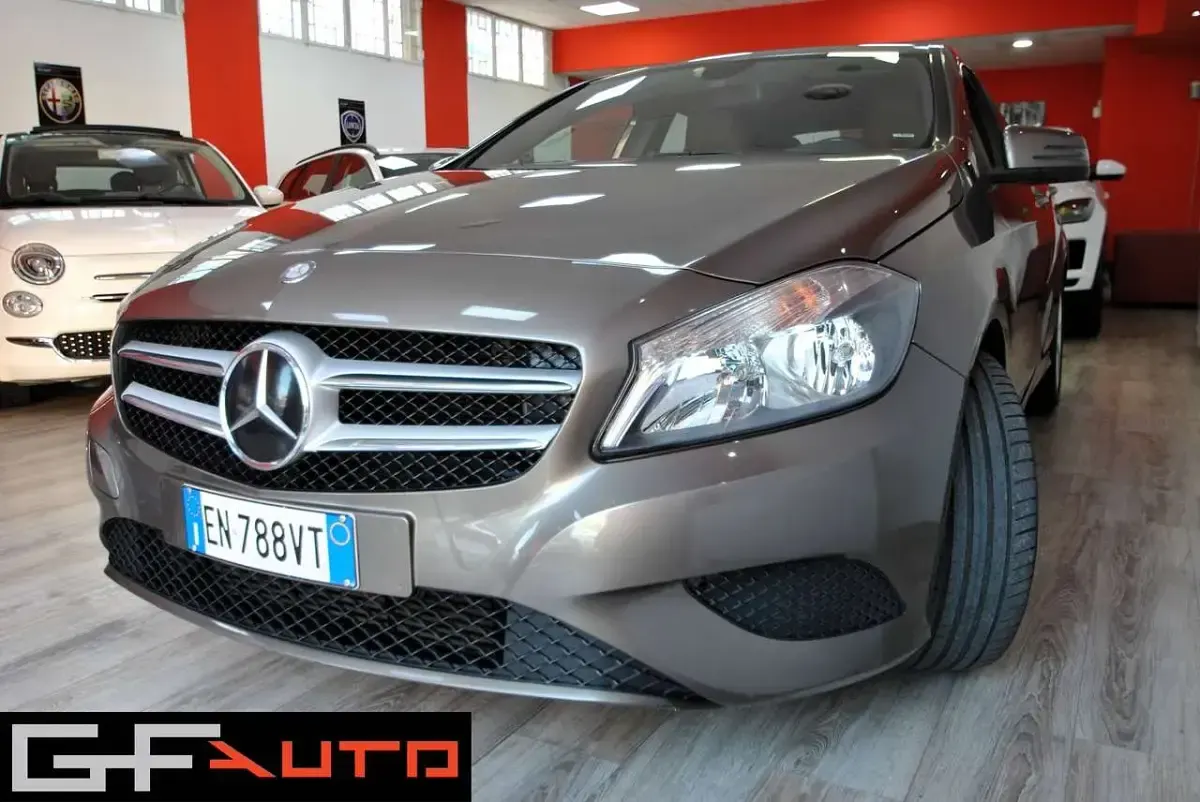 Usata Mercedes A180 109 CV (80 kW) 2013 Marrone Utilitaria