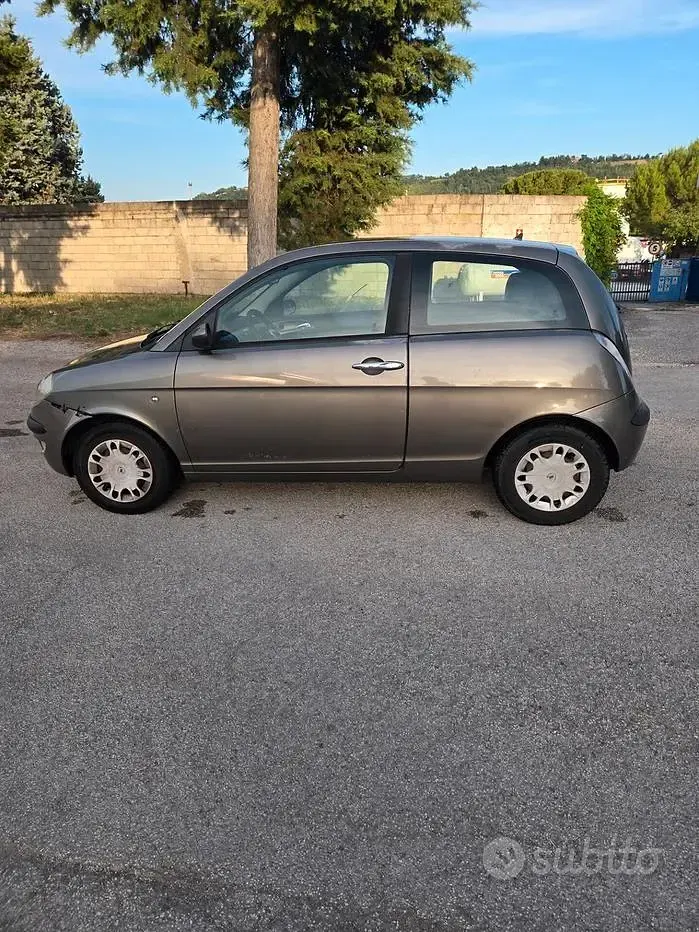 Usata Lancia Ypsilon 60 CV (44 kW) 2005 Grigio Utilitaria