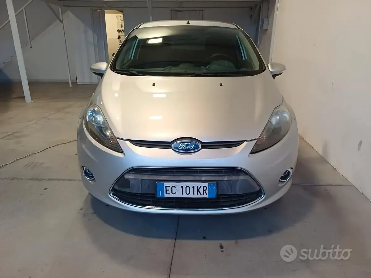 Second-hand Ford Fiesta Titanium 90 CP (66 kW) 2010 Gri Berlinǎ