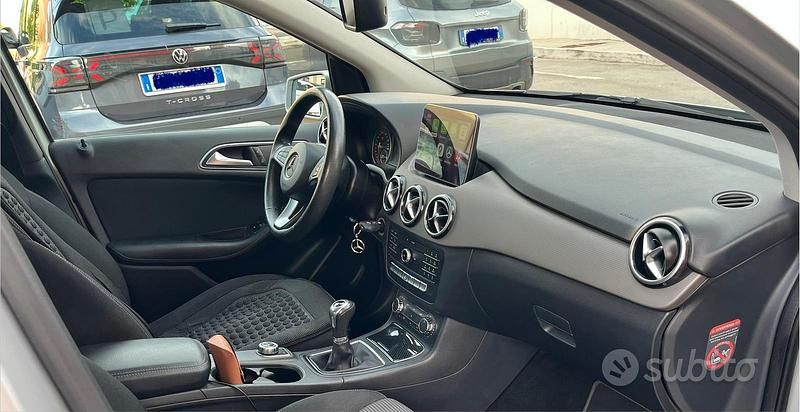 Usata Mercedes B160 90 CV (66 kW) 2016 Grigio Monovolume