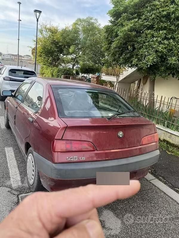 Usata Alfa Romeo 146 103 CV (75 kW) 1995 Rosso Utilitaria