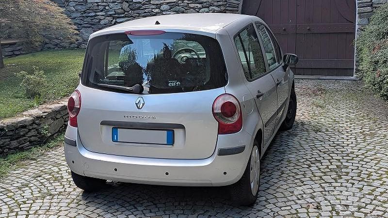 Usata Renault Modus 75 CV (55 kW) 2007 Grigio Monovolume