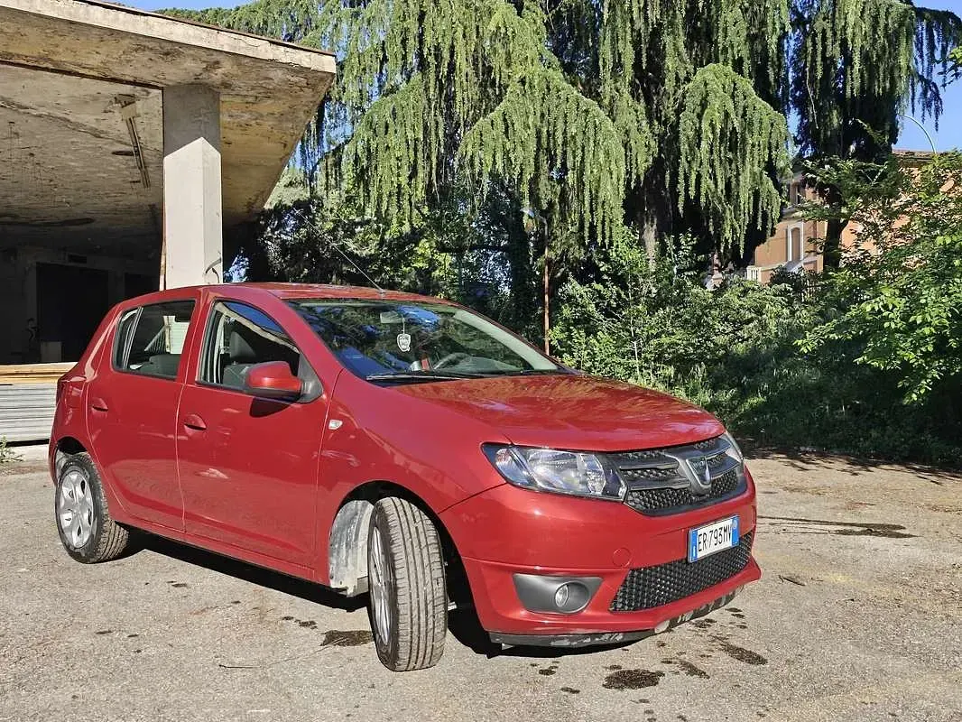 Usata Dacia Sandero Lauréate 75 CV (55 kW) 2013 Berlina