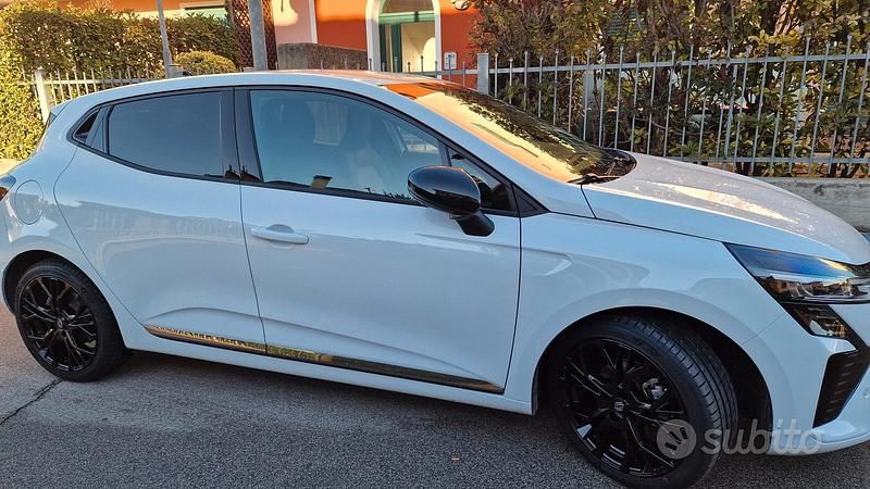Usata Renault Clio V Techno 101 CV (74 kW) 2025 Bianco Berlina