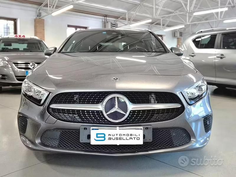 Usata Mercedes A180 116 CV (85 kW) 2019 Grigio Berlina
