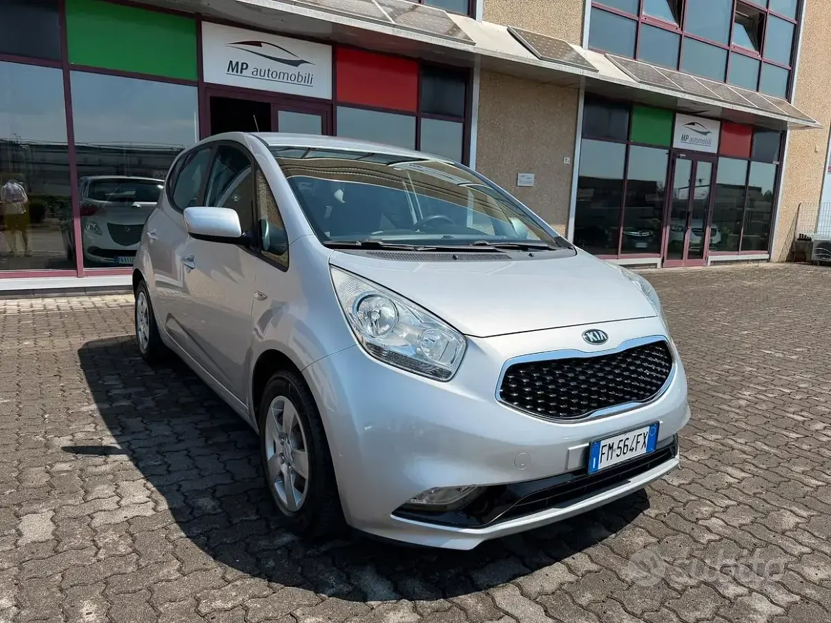 Usata Kia Venga 90 CV (66 kW) 2017 Grigio Utilitaria