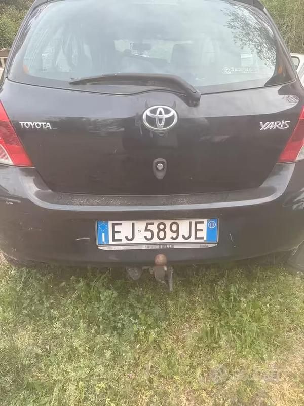 Usata Toyota Yaris 2011 Nero Utilitaria