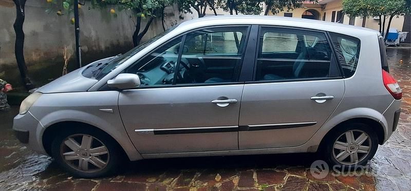 Usata Renault Scénic II 105 CV (77 kW) 2006 Grigio Monovolume
