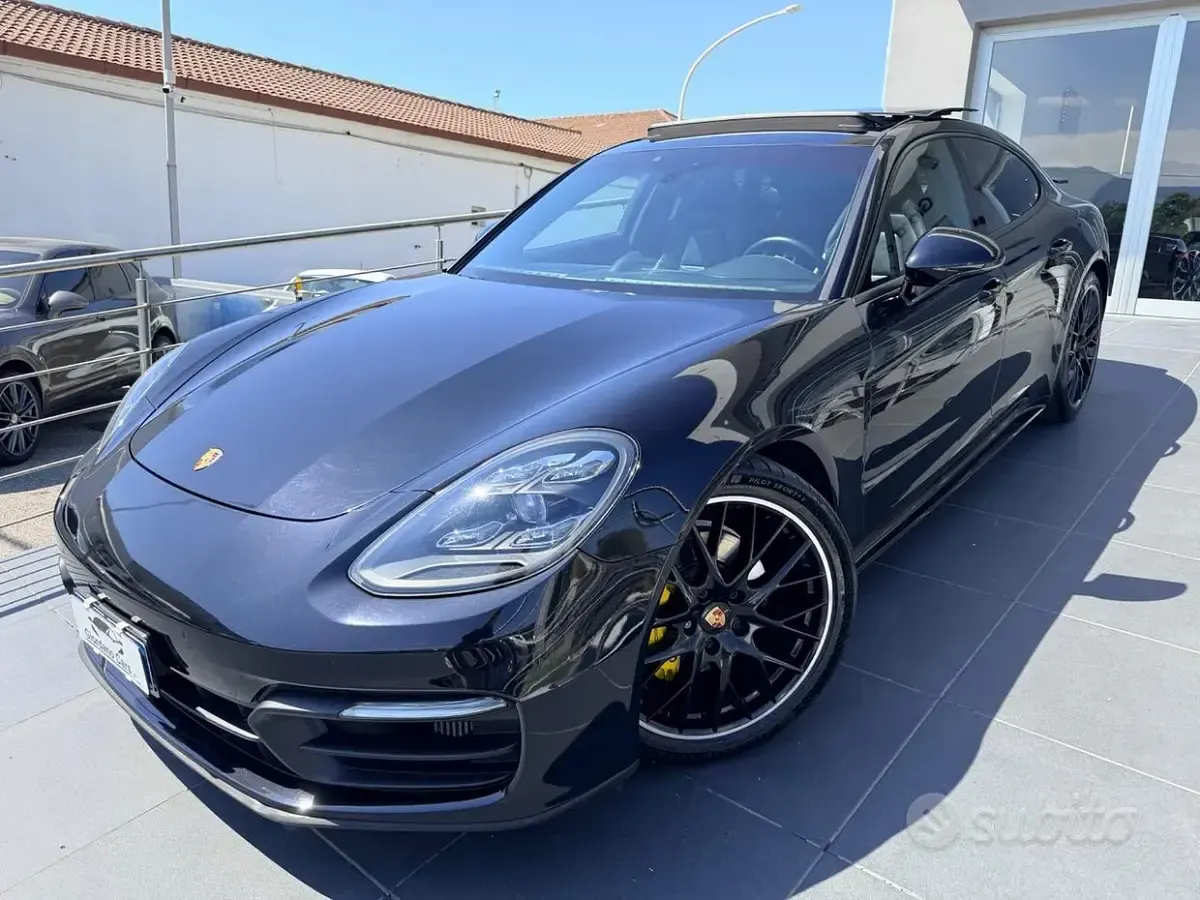 Usata Porsche Panamera 330 CV (242 kW) 2021 Nero Berlina