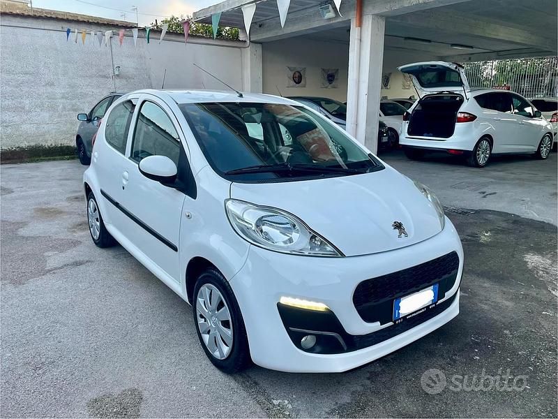 Usata Peugeot 107 68 CV (50 kW) 2012 Bianco Utilitaria