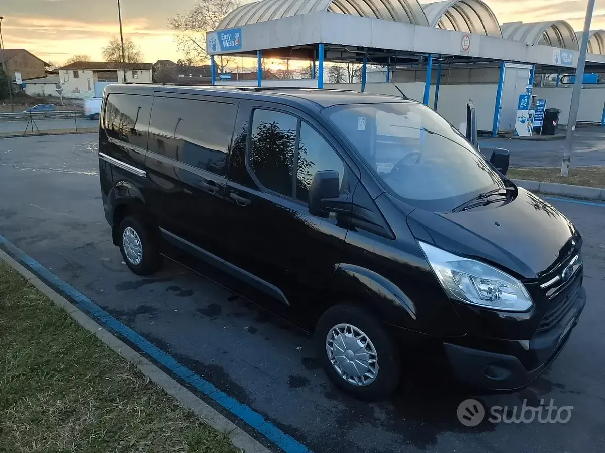 Usata Ford Tourneo Custom 125 CV (91 kW) 2014 Nero Furgone