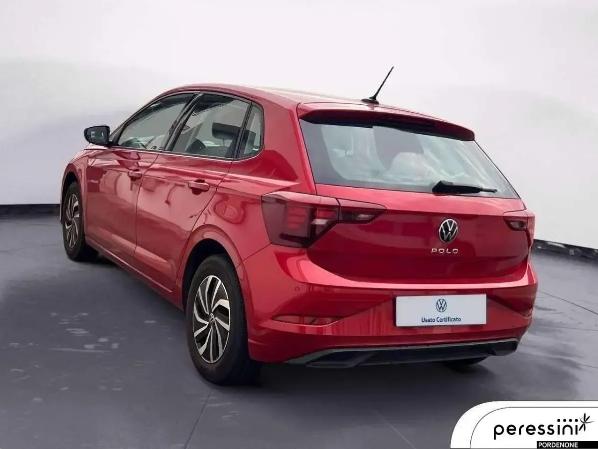 Usata VW Polo Life 80 CV (58 kW) 2023 Kings red metallizzato Utilitaria