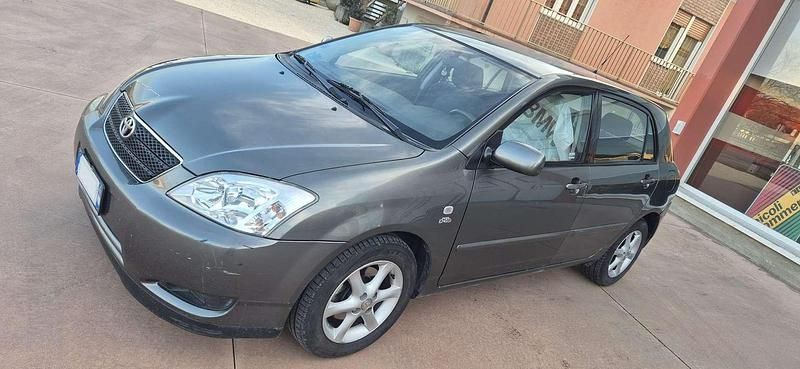 Usata Toyota Corolla 90 CV (66 kW) 2003 Grigio