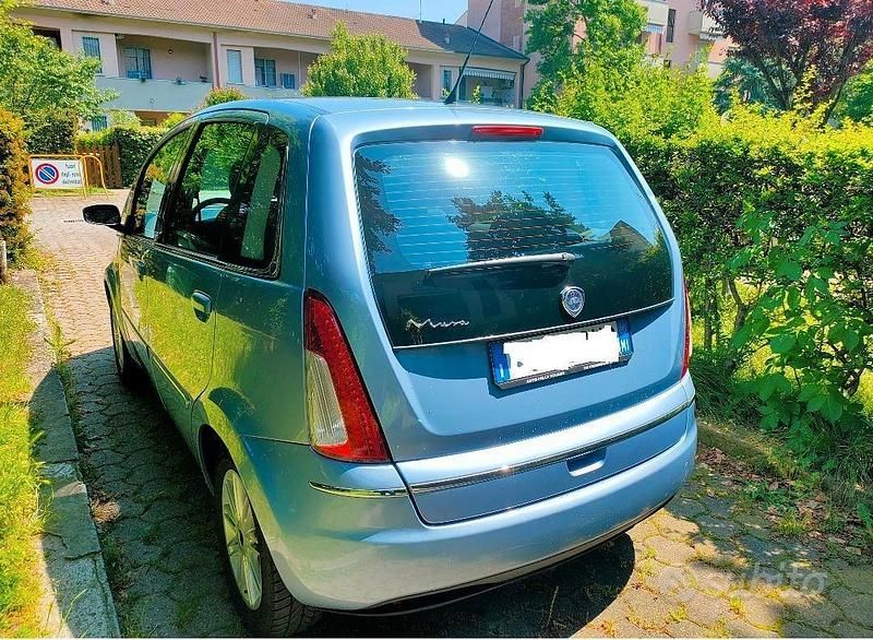 Usata Lancia Musa 2009 Blu Monovolume