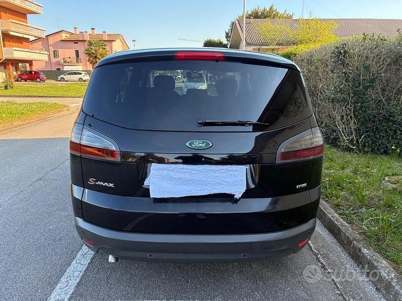 Usata Ford S-MAX Titanium 140 CV (102 kW) 2008 Nero Monovolume