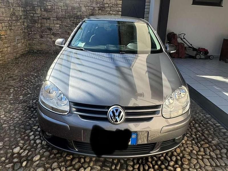 Usata VW Golf V Comfortline 102 CV (75 kW) 2007 Argento Berlina