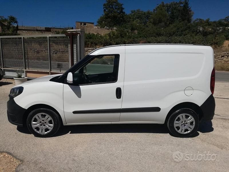 Usata Fiat Doblò 105 CV (77 kW) 2018 Bianco Monovolume