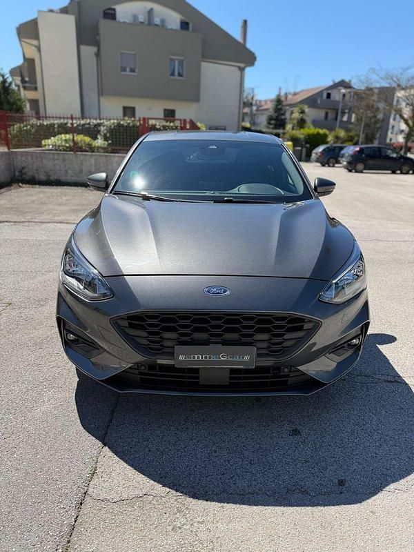 Usata Ford Focus ST-Line 125 CV (91 kW) 2022 Gray Berlina